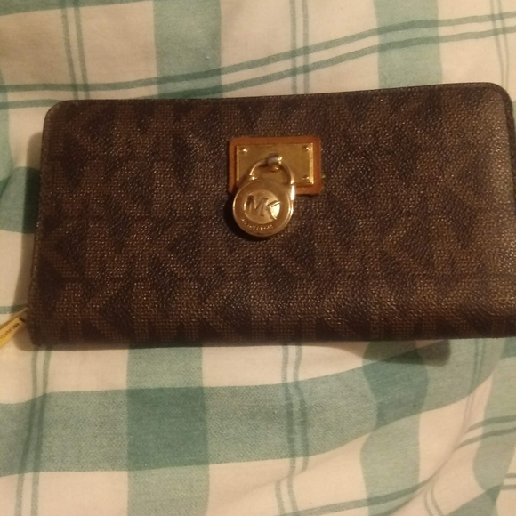 Michael Kors zippered ladies wallet - Picture 5 of 7